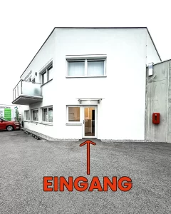 Eingang zum Nagelstudio MK Concept in Wöllersdorf, Römerstraße 32, moderner Standort